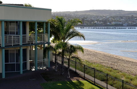 Hilton Beachfront Motel - Accommodation Gladstone 40