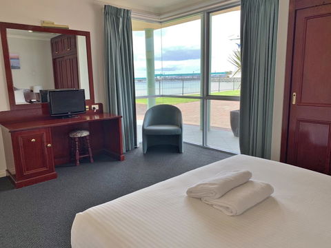 Hilton Beachfront Motel - Accommodation Gladstone 14