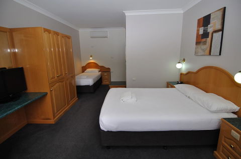 Hilton Beachfront Motel - Accommodation Gladstone 36