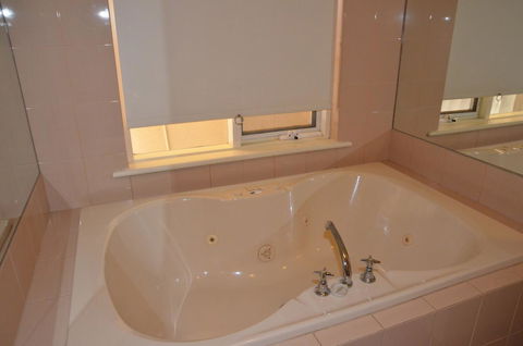 The Bluff Resort Apartments - Accommodation Gladstone 37