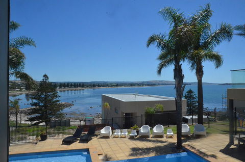 The Bluff Resort Apartments - Accommodation Gladstone 13