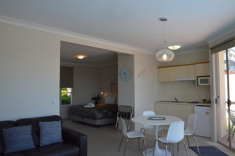 The Bluff Resort Apartments - Accommodation Gladstone 24