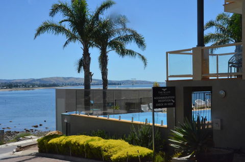 The Bluff Resort Apartments - Accommodation Gladstone 12