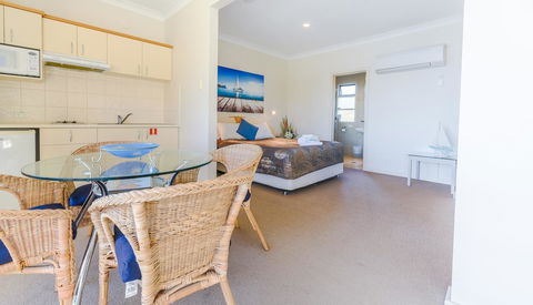 The Bluff Resort Apartments - Accommodation Gladstone 7
