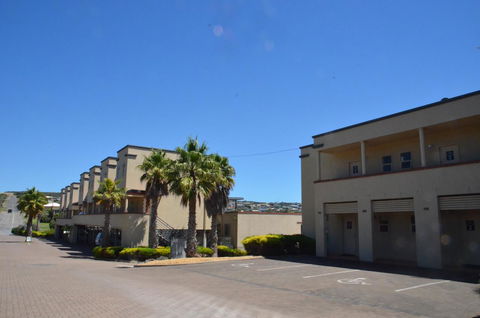 The Bluff Resort Apartments - Accommodation Gladstone 23