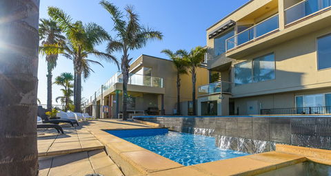 The Bluff Resort Apartments - Accommodation Gladstone 11