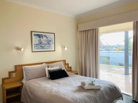 The Bluff Resort Apartments - Accommodation Gladstone 2