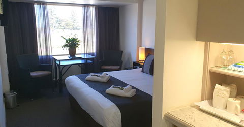 Nightcap At Hotel Victor - Accommodation Gladstone 1