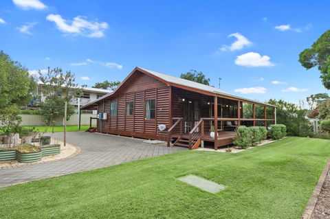 The Log Cabin - 47 Jetty Road - Accommodation Gladstone 13