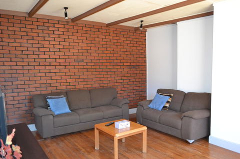 Prospect Holiday House - Accommodation Gladstone 4
