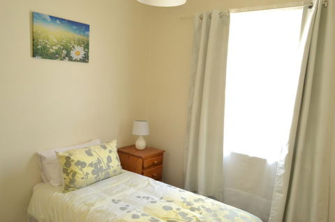 Prospect Holiday House - Accommodation Gladstone 2