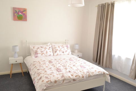 Prospect Holiday House - Accommodation Gladstone 1