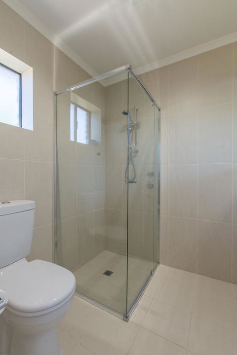 Mick O\'Sheas - Accommodation Gladstone 23