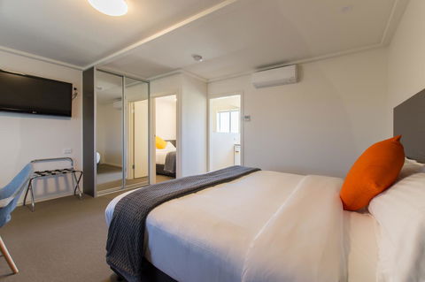 Mick O\'Sheas - Accommodation Gladstone 14