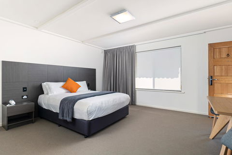 Mick O\'Sheas - Accommodation Gladstone 4