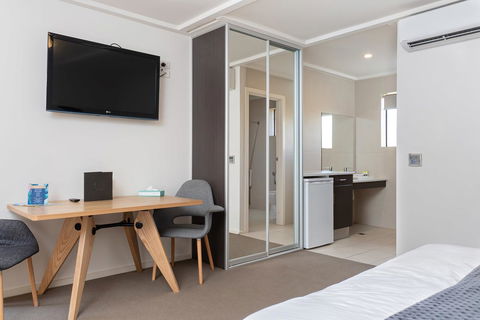 Mick O\'Sheas - Accommodation Gladstone 1