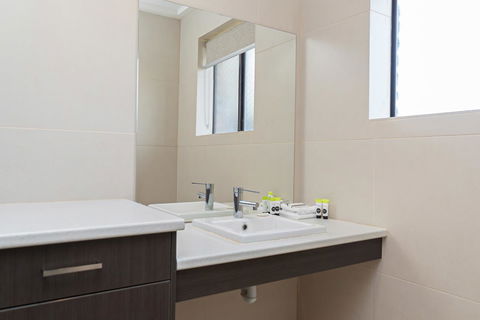 Mick O\'Sheas - Accommodation Gladstone 2