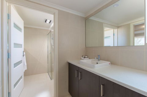 Mick O\'Sheas - Accommodation Gladstone 28