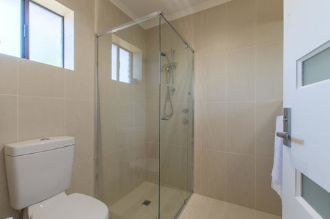 Mick O\'Sheas - Accommodation Gladstone 24