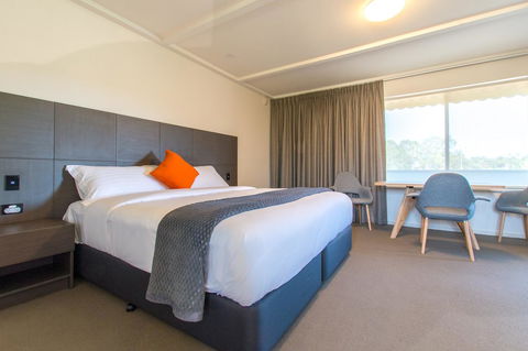 Mick O\'Sheas - Accommodation Gladstone 0