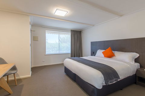 Mick O\'Sheas - Accommodation Gladstone 9