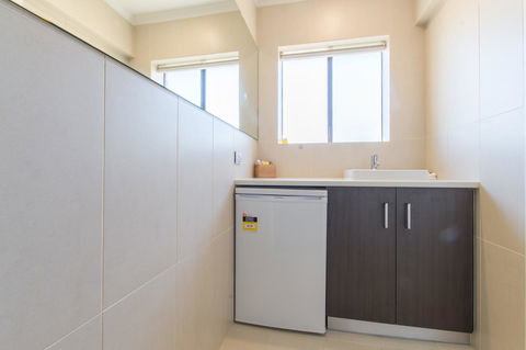 Mick O\'Sheas - Accommodation Gladstone 27