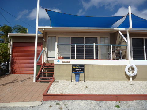 Seascape - Accommodation Gladstone 2