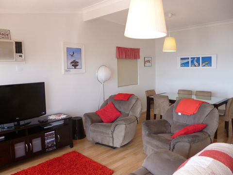 Seascape - Accommodation Gladstone 7