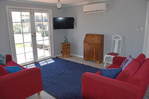 Beach Life Retreat - Accommodation Gladstone 3