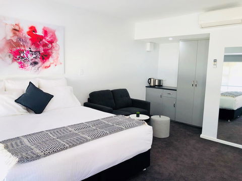 The Avenue Inn - Accommodation Gladstone 0