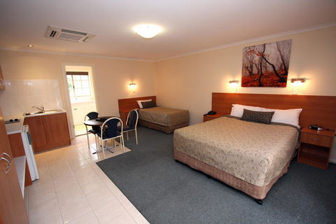 Clare Central - Accommodation Gladstone 18