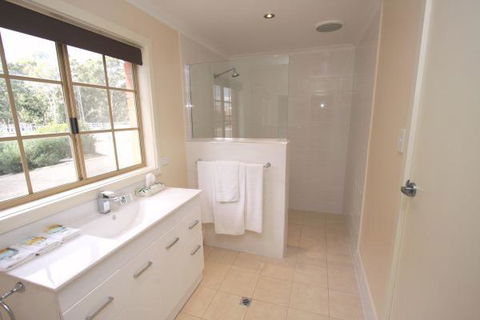 Clare Central - Accommodation Gladstone 9