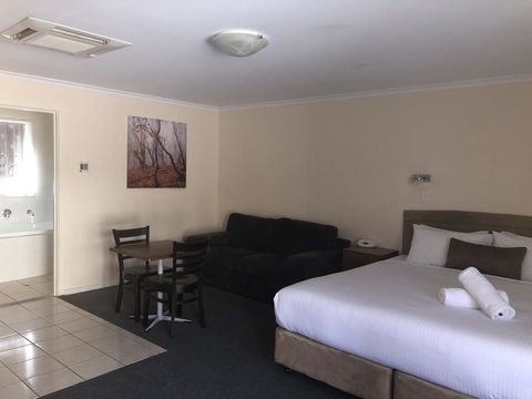 Clare Central - Accommodation Gladstone 4