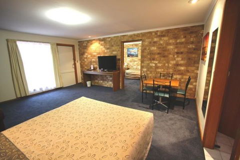 Clare Central - Accommodation Gladstone 13