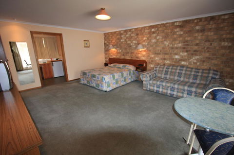 Clare Central - Accommodation Gladstone 8