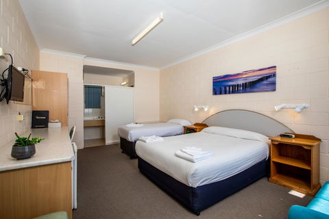 Blue Seas Motel - Accommodation Gladstone 3