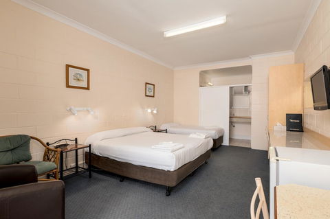 Blue Seas Motel - Accommodation Gladstone 1