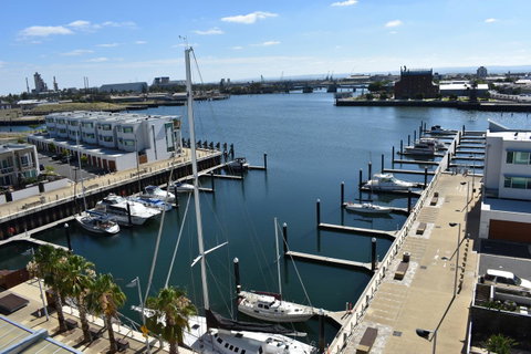 Breakwater Apartment - Accommodation Gladstone 2