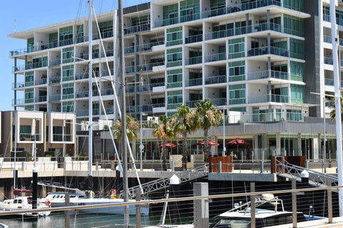Breakwater Apartment - Accommodation Gladstone 0