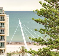 Beachside luxury  comfort ocean views in Glenelg - Accommodation Gladstone