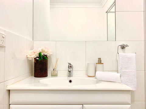 Project BNB On Waymouth - Accommodation Gladstone 9