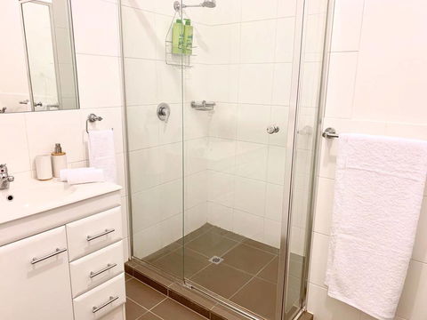 Project BNB On Waymouth - Accommodation Gladstone 4