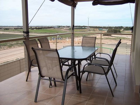Relax On Par - Accommodation Gladstone 11