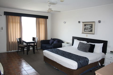 Lakeview Motel And Apartments - Accommodation Gladstone 1