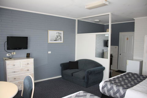 Lakeview Motel And Apartments - Accommodation Gladstone 14