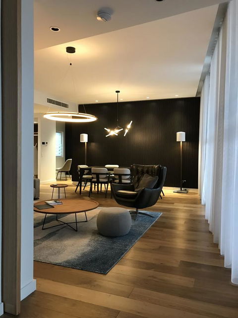Penthouse On The Promenade - Accommodation Gladstone 5