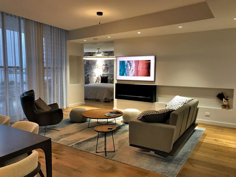 Penthouse On The Promenade - Accommodation Gladstone 4