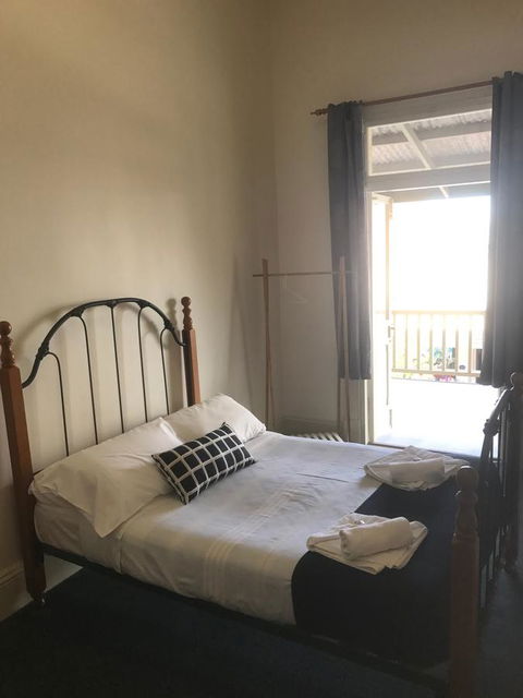 Grosvenor Hotel - Accommodation Gladstone 3