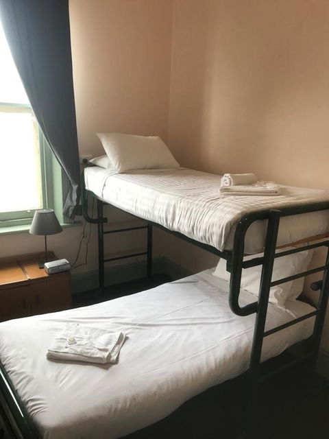 Grosvenor Hotel - Accommodation Gladstone 8
