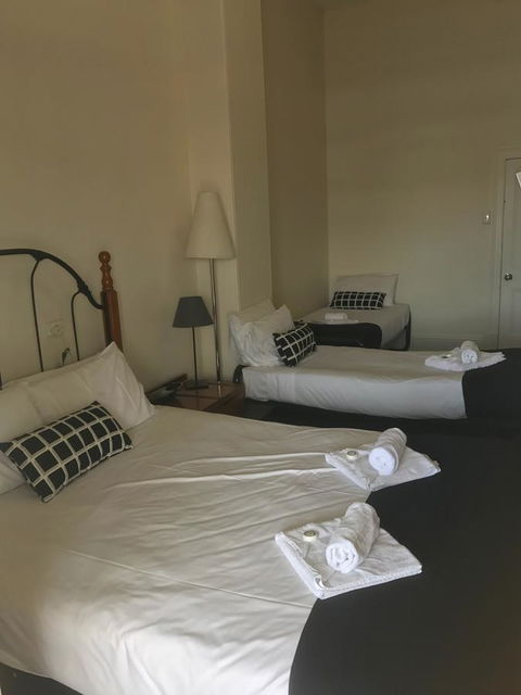 Grosvenor Hotel - Accommodation Gladstone 4
